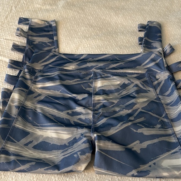 Active wear work out pants. 2 pair. Both size L. Both worn bit good condition - Picture 4 of 7